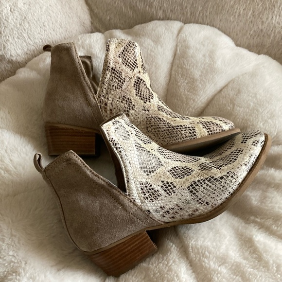 Diba True short side booties size 8 - Picture 2 of 11